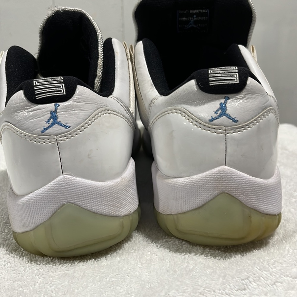 Nike Air Jordan 11 Retro Low Legend Blue White Av2187-117 men's size 9 - Picture 2 of 11